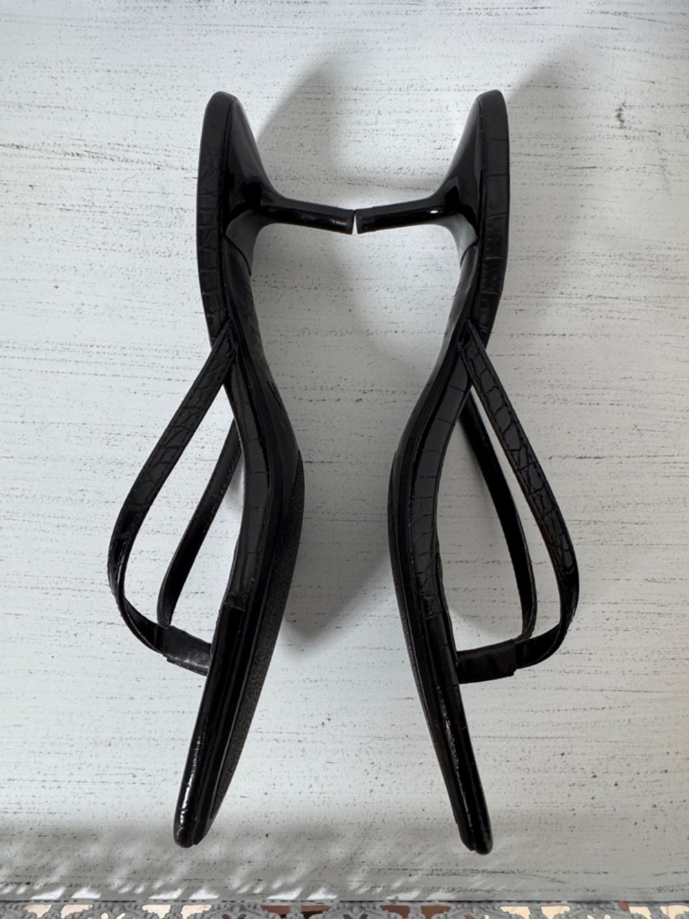 LIKE NEW ❤️Zara Black Patent Thong Kitten Heel Sandal - Picture 5 of 6